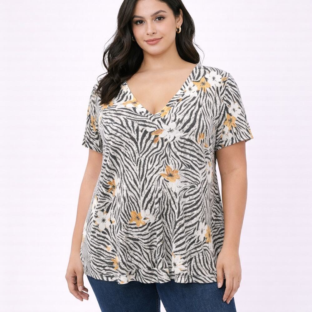 Anthropologie t.la Zebra Floral V-Neck Tee – Size Large